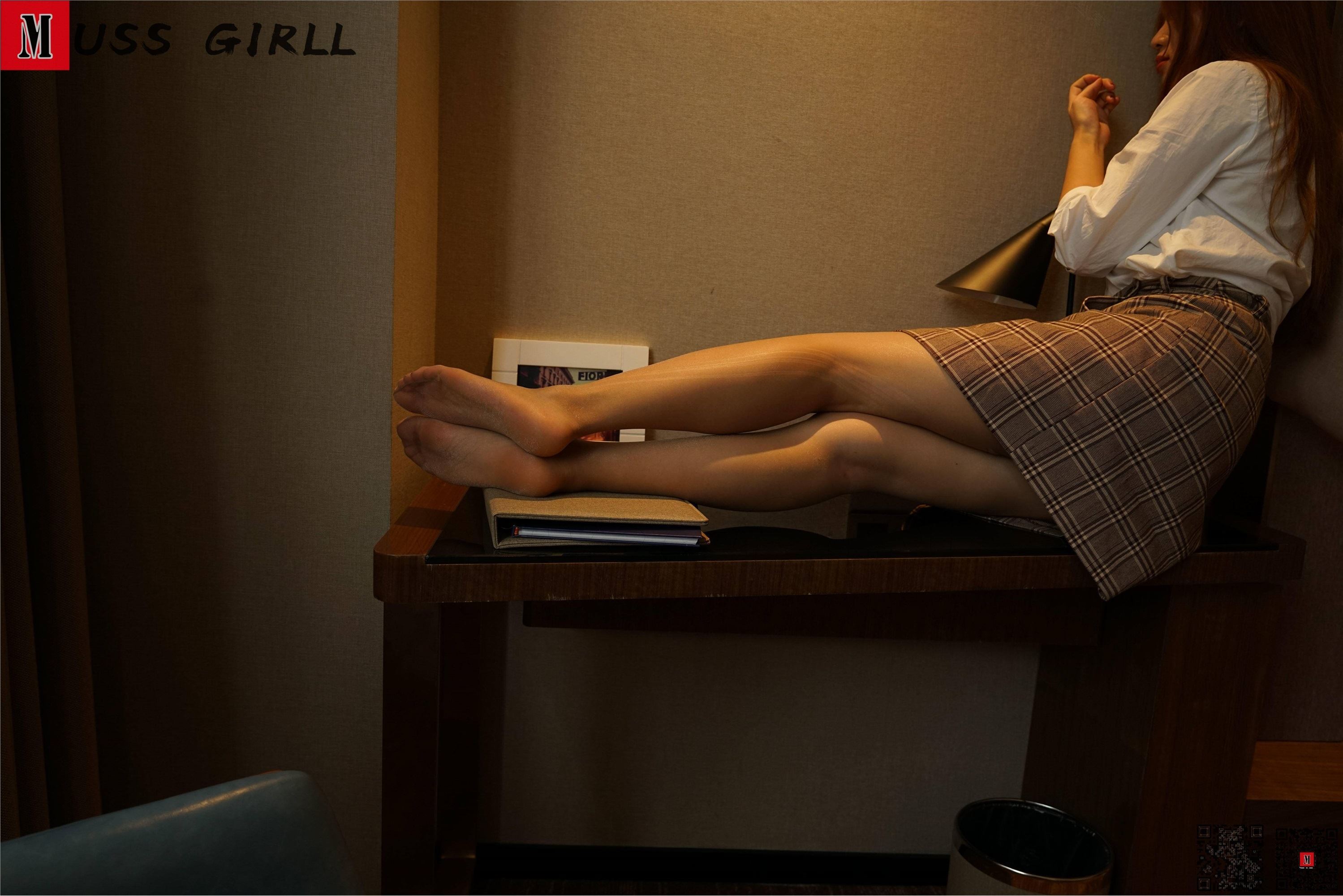 MussGirl慕丝女郎  NO.243-酒店格子裙肉丝